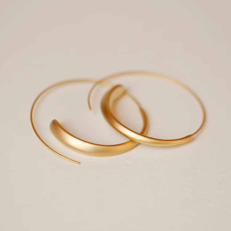 Design sense matte gold matte circle earrings European and American cool style exaggerated atmospheric metal earrings for women